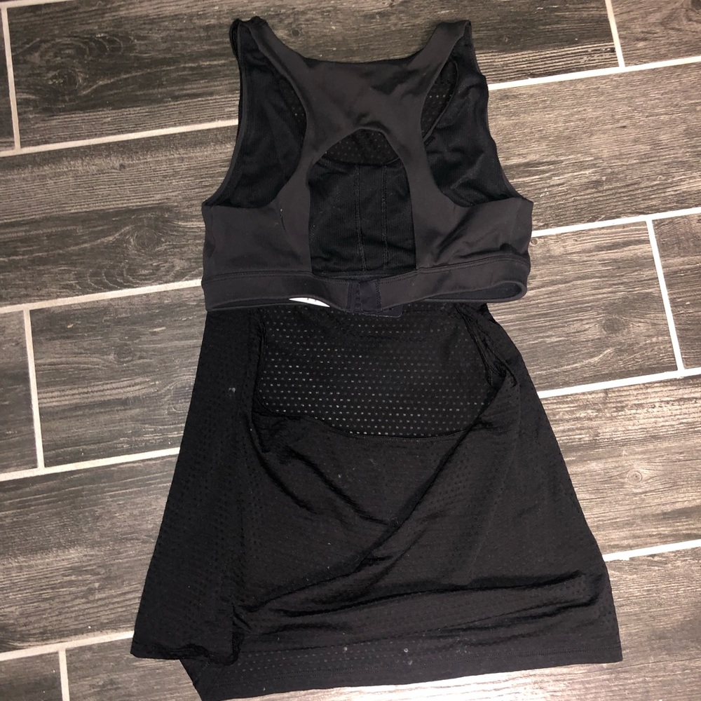 Backless workout top - Picture 2 of 2